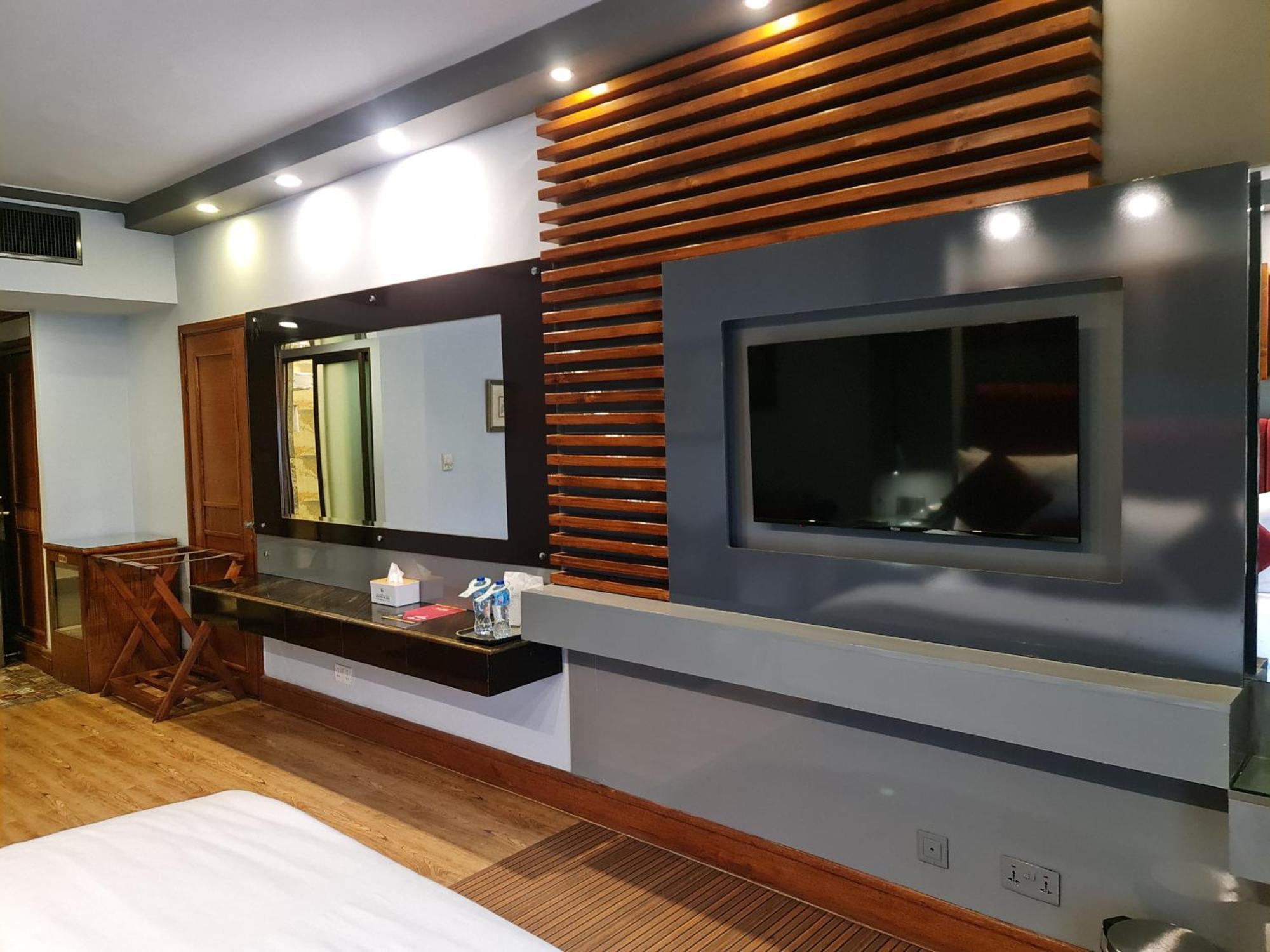 Hotel Crown Plaza איסלמאבד מראה חיצוני תמונה