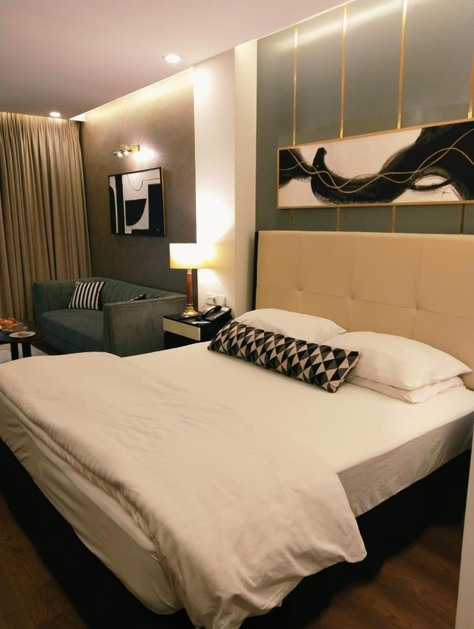 Hotel Crown Plaza איסלמאבד מראה חיצוני תמונה